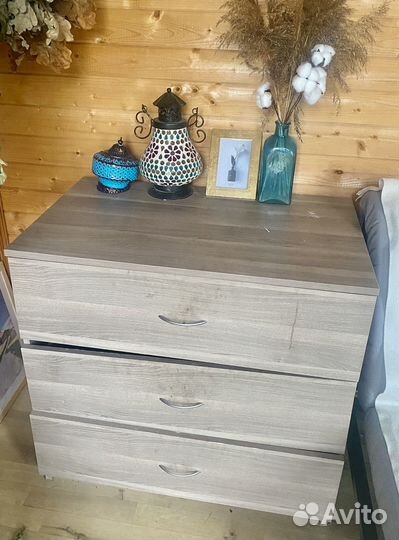 IKEA. Шкаф и тумбочка