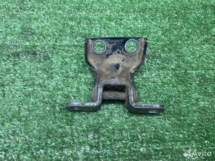 Петля двери задняя правая Kia Spectra