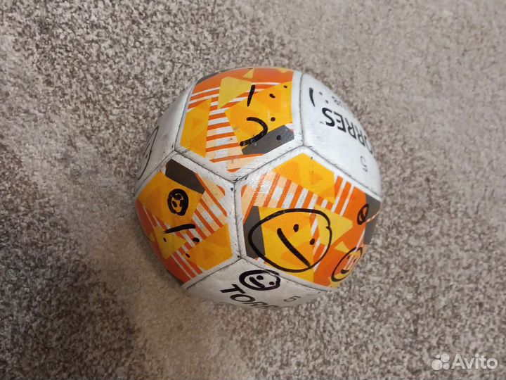 Футбольный мяч бу немного сдувается