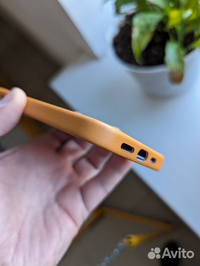 Чехол Apple Leather Case iPhone 13