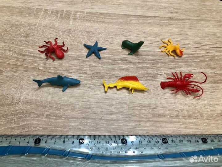 Фигурки насекомых, рептилий, жуков