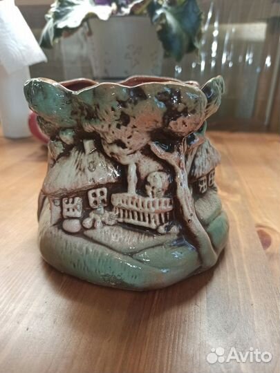 Глиняный горшок кашпо