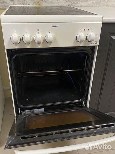 Плита электрическая Zanussi ZCV560NW