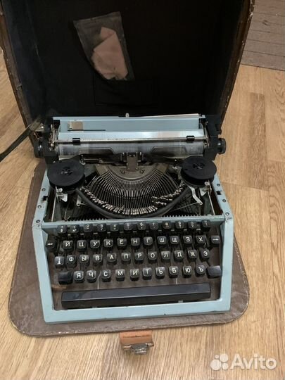 Печатная пишущая машинка