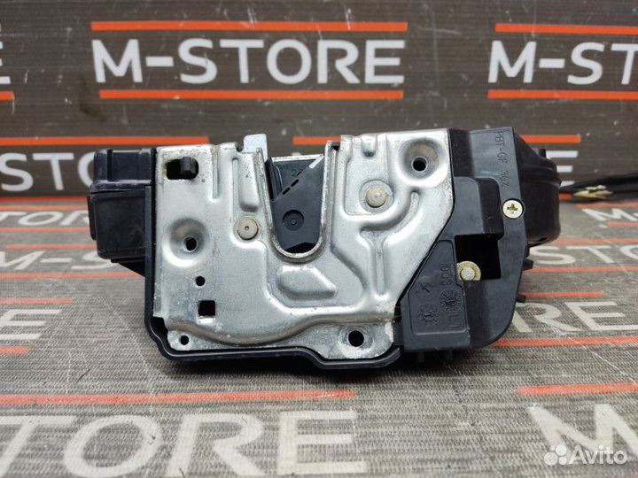 Замок двери задний левый Mercedes-Benz E-Class