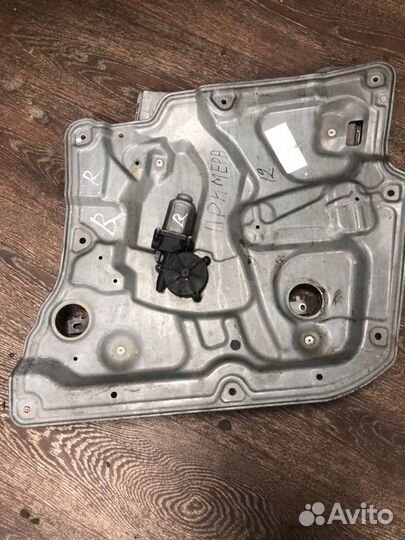 Панель двери передний правый Nissan Primera P12