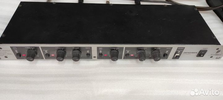 Денойзер-шумодав Behringer SNR 202