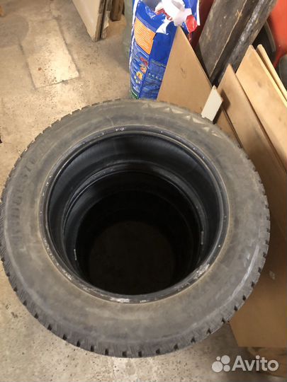 Bridgestone Blizzak Spike-01 5/9 R17
