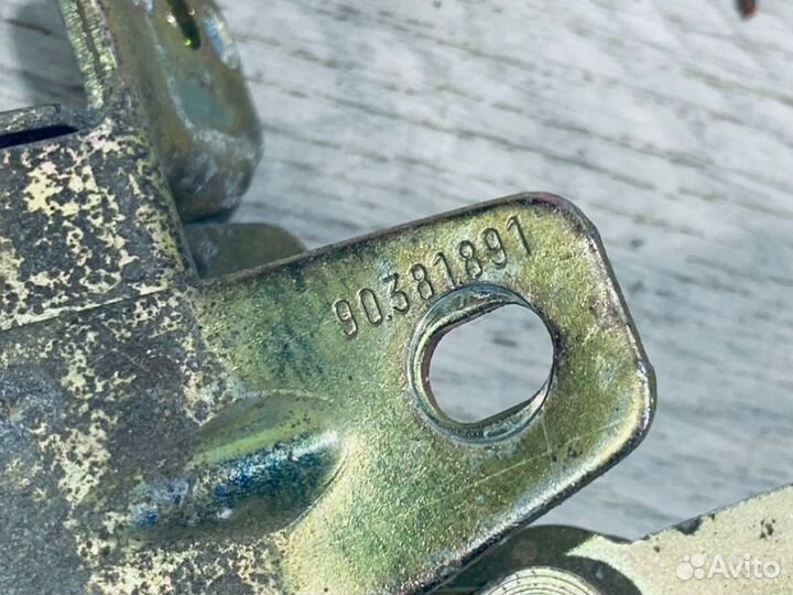 Замок двери багажника Opel Astra F 1991-1998