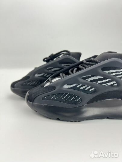 Adidas yeezy boost 700 v3 черные