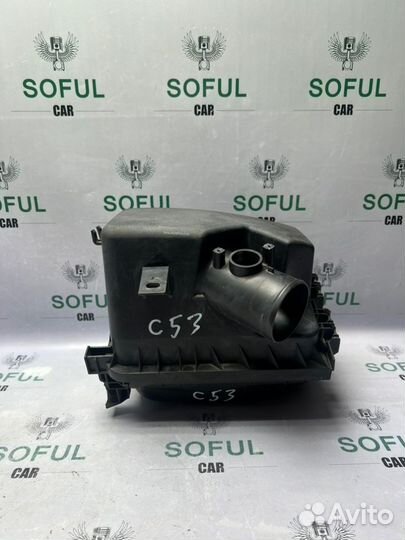 Корпус воздушного фильтра Toyota Avensis 2011