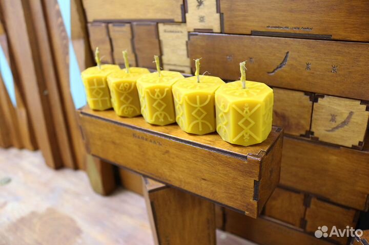 Свечи Сотковые с Русскими рунами набор в деревянно