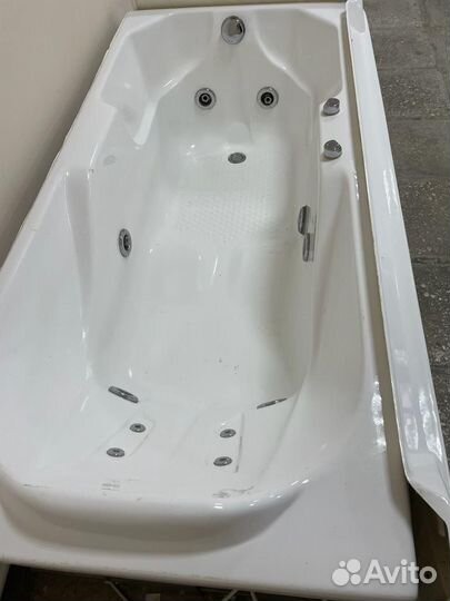 Ванна с гидромассажем