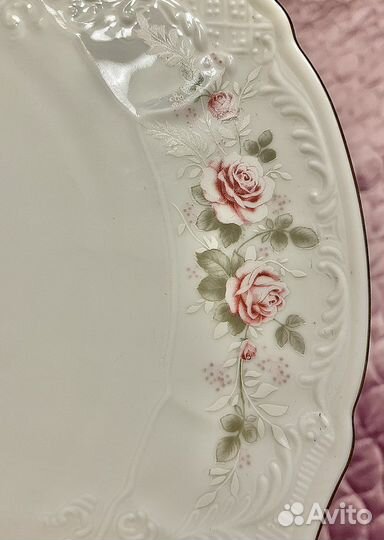 Тортовница на ножке Bernadotte Бледные розы