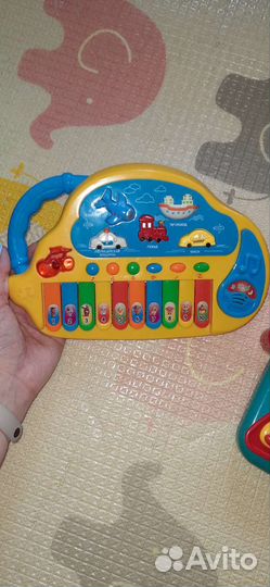 Музыкальный столик Fisher-Price/игрушки/пианино