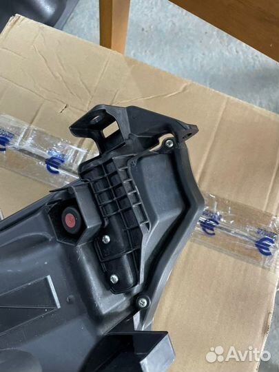 Фара передняя правая Toyota Harrier AVU65W