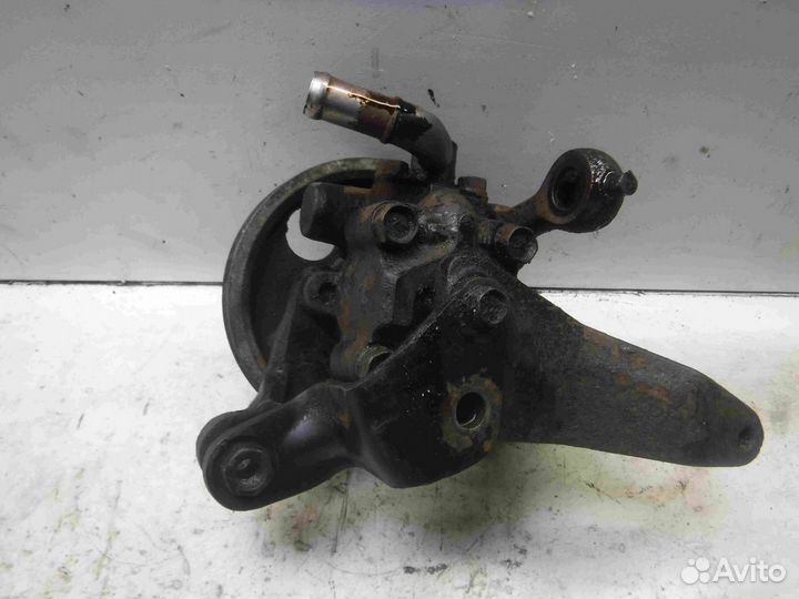 Насос гур Nissan Sunny B12 85-90 CA16