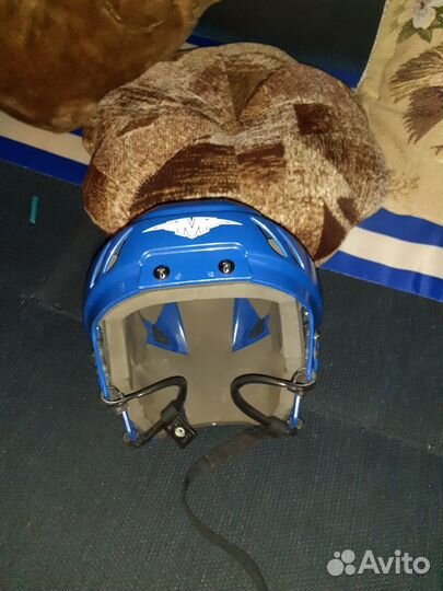 Хоккейный шлем