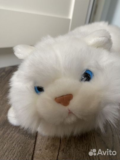 Игрушка белый кот