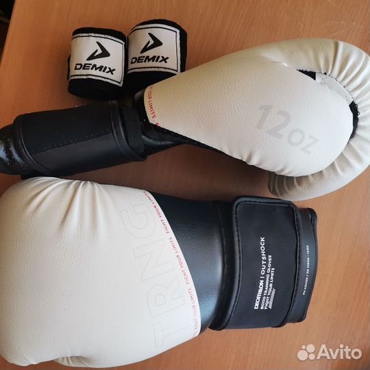 Боксерские перчатки 12 oz + бинты