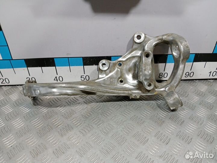 Б/У Кулак поворотный передний правый Merced#001