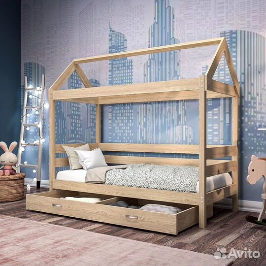 Кровать домик из массива