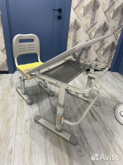 Письменный стол детский со стулом