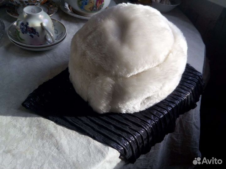 Шапки дамские 80 г отличное состояние