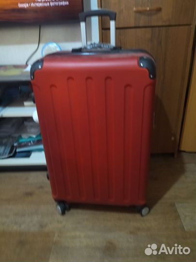 Чемодан на колесах большой