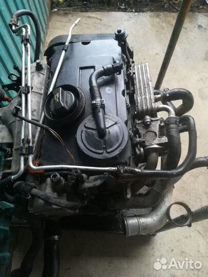 Двигатель Фольксваген Пассат Б6 2.0tdi по частям