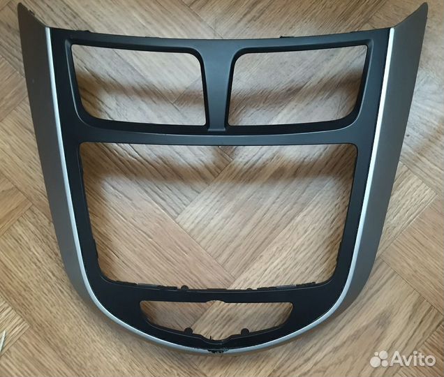 Штатная магнитола на Hyundai Solaris 1