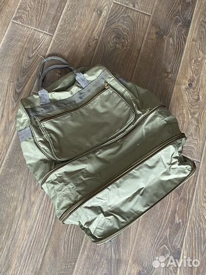 Вместительная дорожная сумка на колесиках
