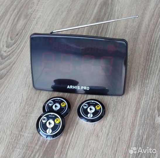 Табло вызова официанта руссифицировано и кнопки