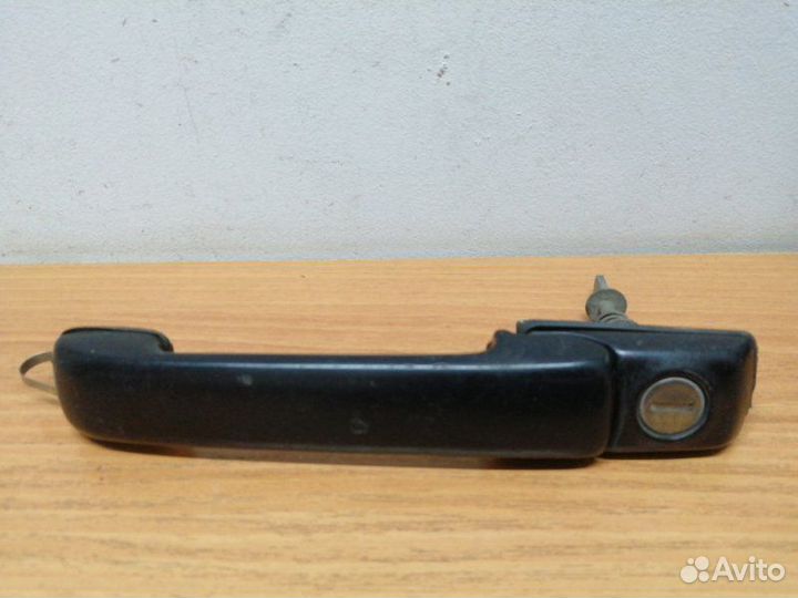 Ручка двери с личинкой передняя левая Volkswagen