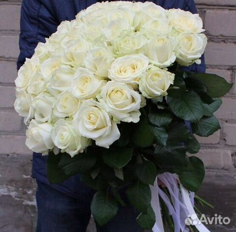 Букет из 25 белых роз 60см Красноярск