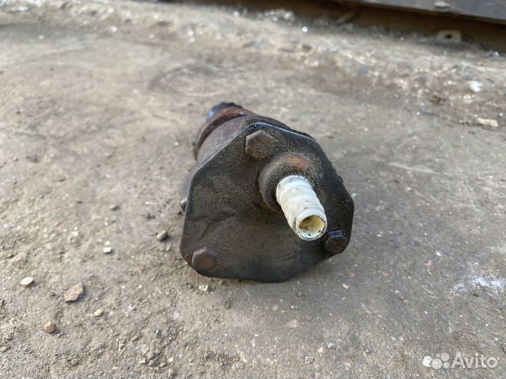 Насос вакуумный 1,6 - 1,7 VW Passat (B3)