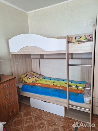 Двухъярусная кровать