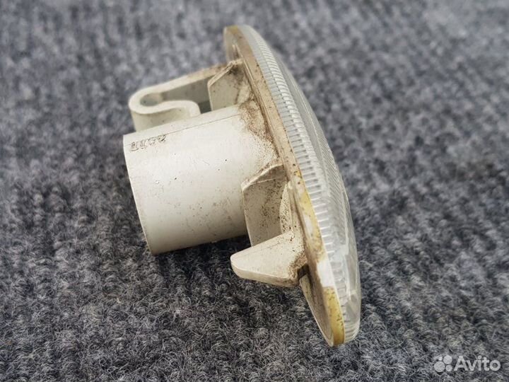 Повторитель в крыло передний правый Nissan Juke