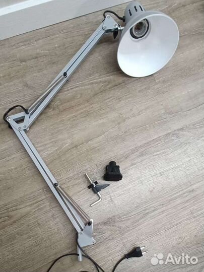 Лампа настольная для маникюра