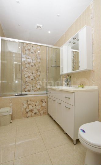 Дом 1084 м² на участке 25 сот.