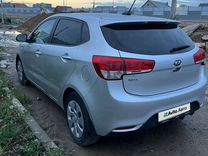 Kia Rio 1.6 AT, 2017, 146 600 км, с пробегом, цена 900 000 руб.