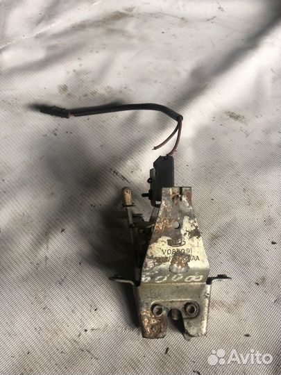 Замок багажника задний Ford Sierra BNC B4A