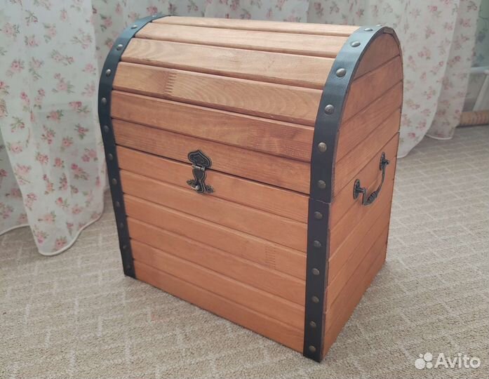 Сундук - короб для хранения. Деревянный