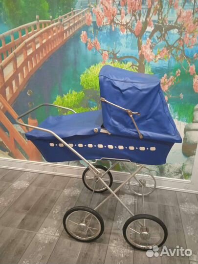 Коляска для кукол