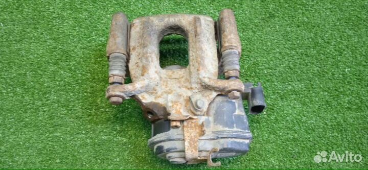 Суппорт задний правый Bmw X3 F25 20DX N47N 2012