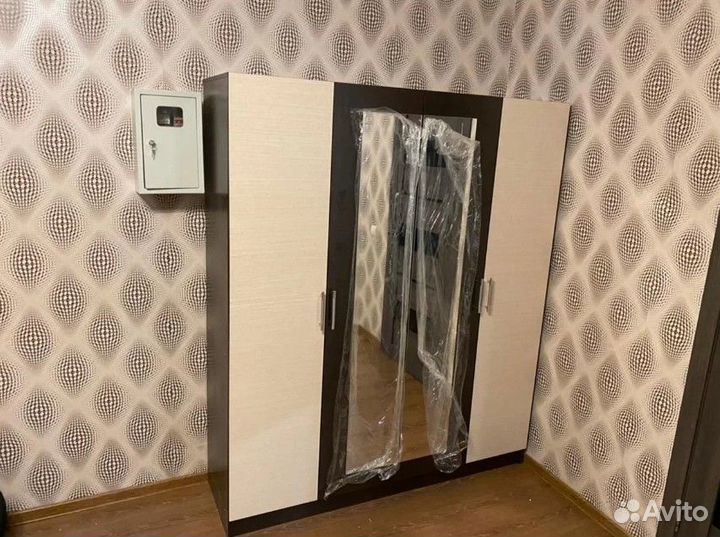 Шкаф новый распашной с зеркалами