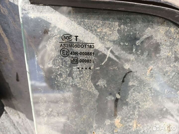 Стекло двери задней левой Нива 2131