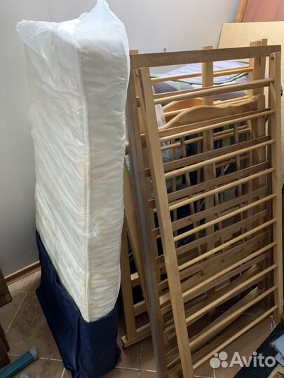 Детская деревянная кроватка