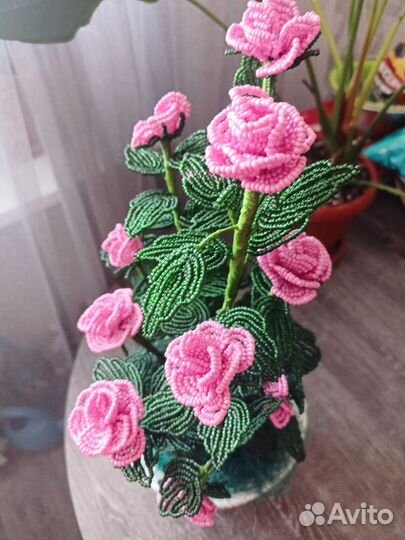 Цветок из бисера в горшке