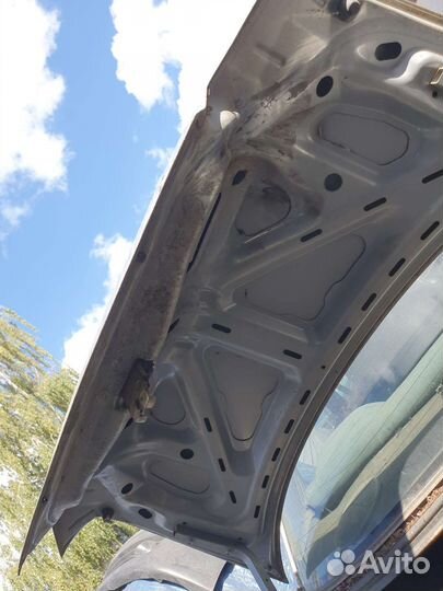 Крышка багажника с дефектом на impreza 96г седан